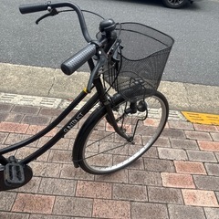 大人用自転車　26インチ　ママチャリ　ギアなし、鍵付き、ライト付き　ブラックの画像