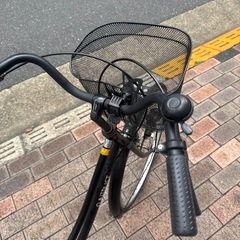 大人用自転車　26インチ　ママチャリ　ギアなし、鍵付き、ライト付き　ブラックの画像