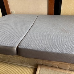 三つ折りマットレス（使用約1年）＋敷きマット まとめてお譲りしますの画像