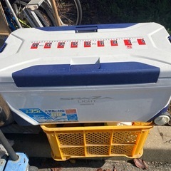 シマノ　クーラーボックス35L スペーザライト　キャスター付きの画像