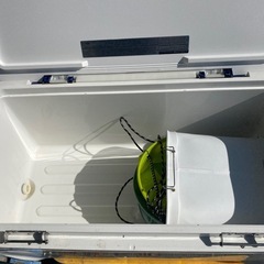 シマノ　クーラーボックス35L スペーザライト　キャスター付きの画像