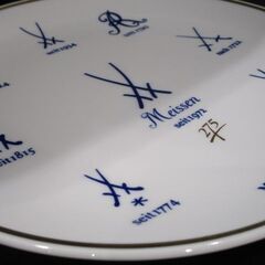 【ジャングルジャングル 岸和田和泉インター店】マイセン Meissen 歴代ロゴプレート 双剣マーク イヤープレート 食器  和泉市 堺市 岸和田市 泉大津市 高石市 泉北郡熊取町の画像
