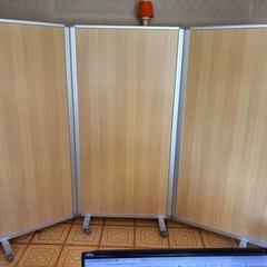 3連パーテーション 180cm×270cm 折りたたみ キャスター付き 三つ折り 間仕切り 軽量 自立式 事務所 オフィスの画像