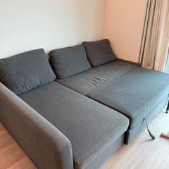 IKEAのFRIHETEN（フリーヘーテン）コーナーソファベッド（収納付き）の画像