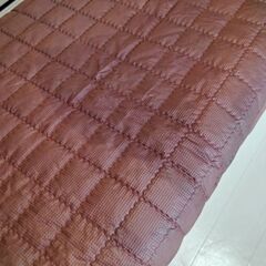 整体ベッドカバー　有孔　ブラウン　綿入りキルティング　ロング丈の画像