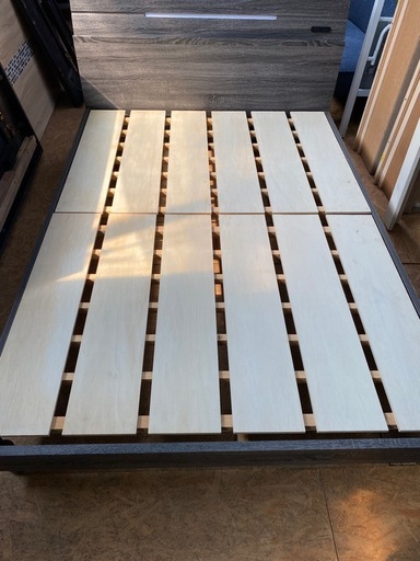 ダブルベッドフレーム（グレー）