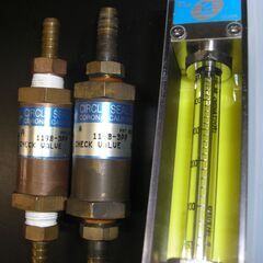 チェックバルブ２個　逆止弁　ガス用　流量計付きの画像