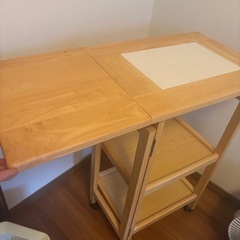 折りたたみ作業テーブルの画像