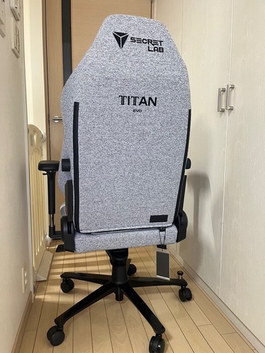 ゲーミングチェア　titan evo