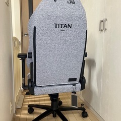 ゲーミングチェア　titan evoの画像