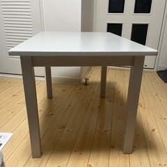 IKEA 
ローテーブルの画像