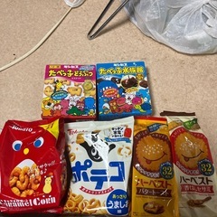 (受け渡し者決定済み！)お菓子やカップラーメン合計13点譲ります！の画像