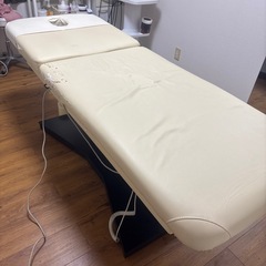 エステ用ベット　電動式　マツエク　マッサージ　整体用にの画像