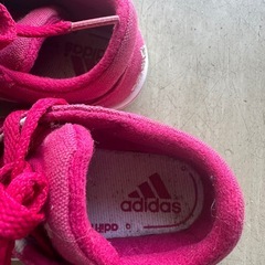 今週処分　adidasキッズスニーカーの画像
