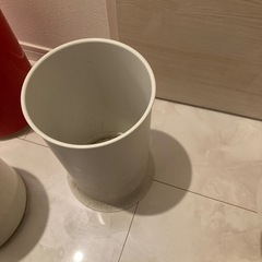 スタイリッシュ円形ゴミ箱の画像