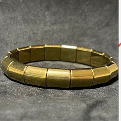 テラヘルツ　バングル　サイズ約1cm×約1.1cm  内径16cm ゴールド　金メッキ　心身のバランスを整えるといわれる万能石の画像