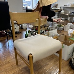 モデルルーム展示品無垢材のダイニングチェア4脚の画像