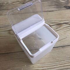ホワイト プラスチック 保存容器 透明 フリップリッド 大人気　最安値の画像
