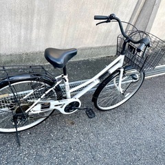 【お譲り先決定】26インチ6段変速オートLEDライト ホワイトの自転車の画像