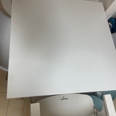 ダイニングテーブルの画像