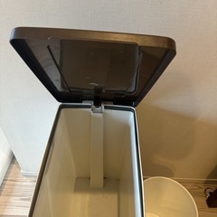 ゴミ箱
の画像