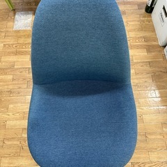 デニム生地のイームズチェアの画像