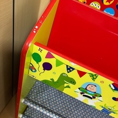 トイストーリー 本棚の画像