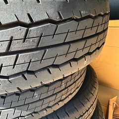 ハイエース　純正タイヤ　の画像
