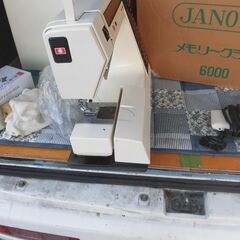 綺麗なミシンの画像
