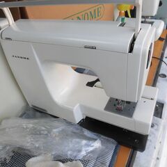綺麗なミシンの画像