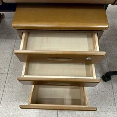 ★リユースのサカイ高崎店★TJ13010  デスク 茶 H74×D68×W99.5 クリーニング済みの画像