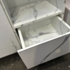 苫小牧発 大理石調 収納キャビネット 扉付き ホワイト 縦87cm　横72cm　奥行33cm の画像
