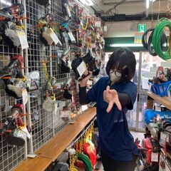 土日祝入れる方限定）学生歓迎！疲れない高時給1300円！レジと販売接客のお仕事の画像
