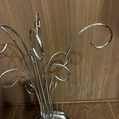 アクセサリー　ジュエリー　スタンド　金属製の画像