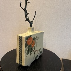 🌹モダン和風な花瓶　フェイク枝木付きの画像