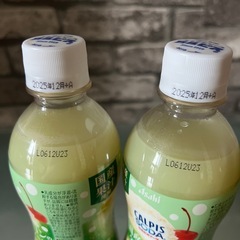 ［アミューズメント商品］カルピスソーダ国産メロンクリームソーダ２本
の画像