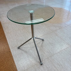 美品　ガラステーブル　クロス付きの画像