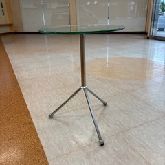 美品　ガラステーブル　クロス付きの画像