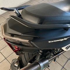 シグナスX 4型5型 カーボン タンデムバー クワガタ 跳ね上げタイプの画像