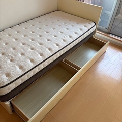 ベッドの画像