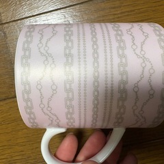ピンクに縞模様みたいなマグカップの画像