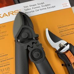 新品 FISKARS 太枝切鋏 剪定鋏 セット 園芸用ばさみ 3.2cmの枝の切断 フィスカース 庭仕事 庭管理 冬越し 札幌市手稲区の画像