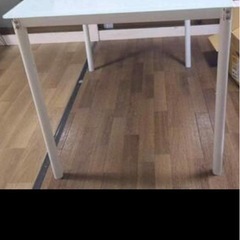 ガラスてーぶテーブルの画像