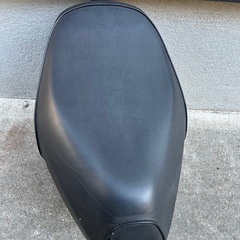 ライブディオのシートとメットインボックスの画像