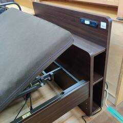 【愛品倶楽部柏店】ARTBED 電動シングルベッド (電動2モーター / 高反発竹炭ウレタンマット 洗えるカバー) フレーム＆マットレスSET サイドテーブル付の画像