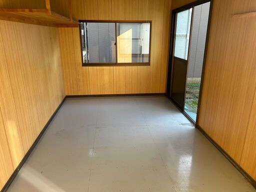 DIY向けコンテナハウス（小屋）になります。サイズ   W5450mm D2750mm  H2600mm(外寸)