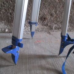 三脚 スタンド 測量用三脚 測量用品 工事 土木建築建設現場　 仕舞時（103㎝）の画像