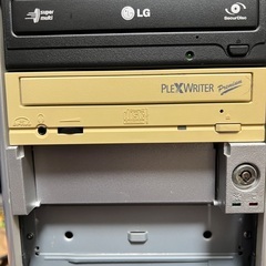音楽エンジニアの方から譲り受けた PCハードディスク類ですの画像