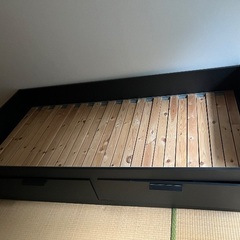 シングルにもダブルにもなるベッド(IKEA)の画像