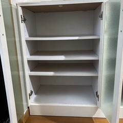 食器棚の画像